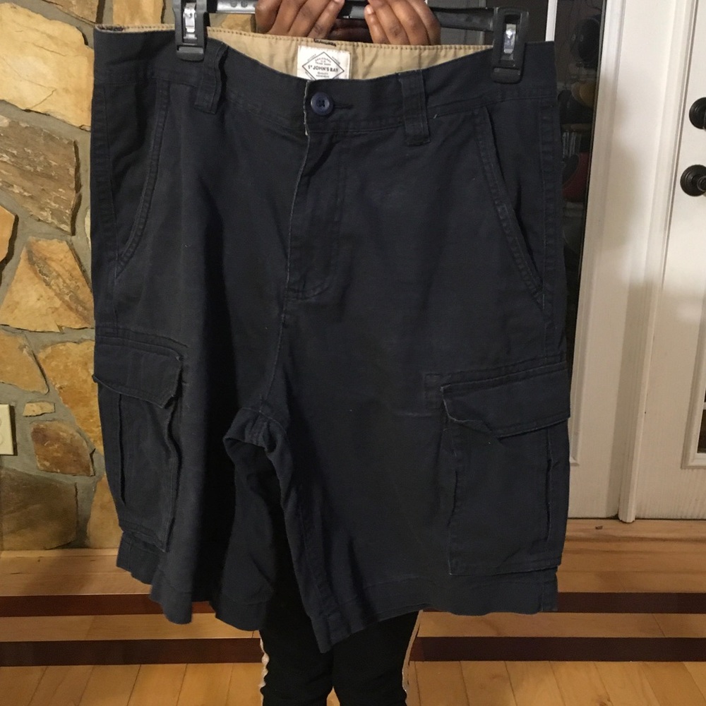 Men’s or big kids cargo shorts. St Johns Bay Sz 32